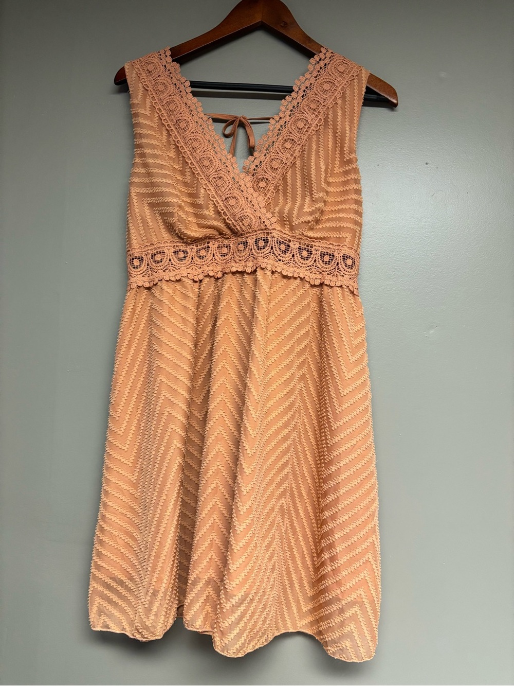 SHEIN Sleeveless Peach Lace V-Neck Women's Dress